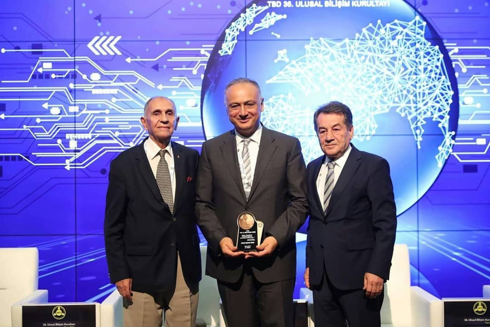 Prof. Dr. Aydın Köksal Bilim Ödülleri Verildi