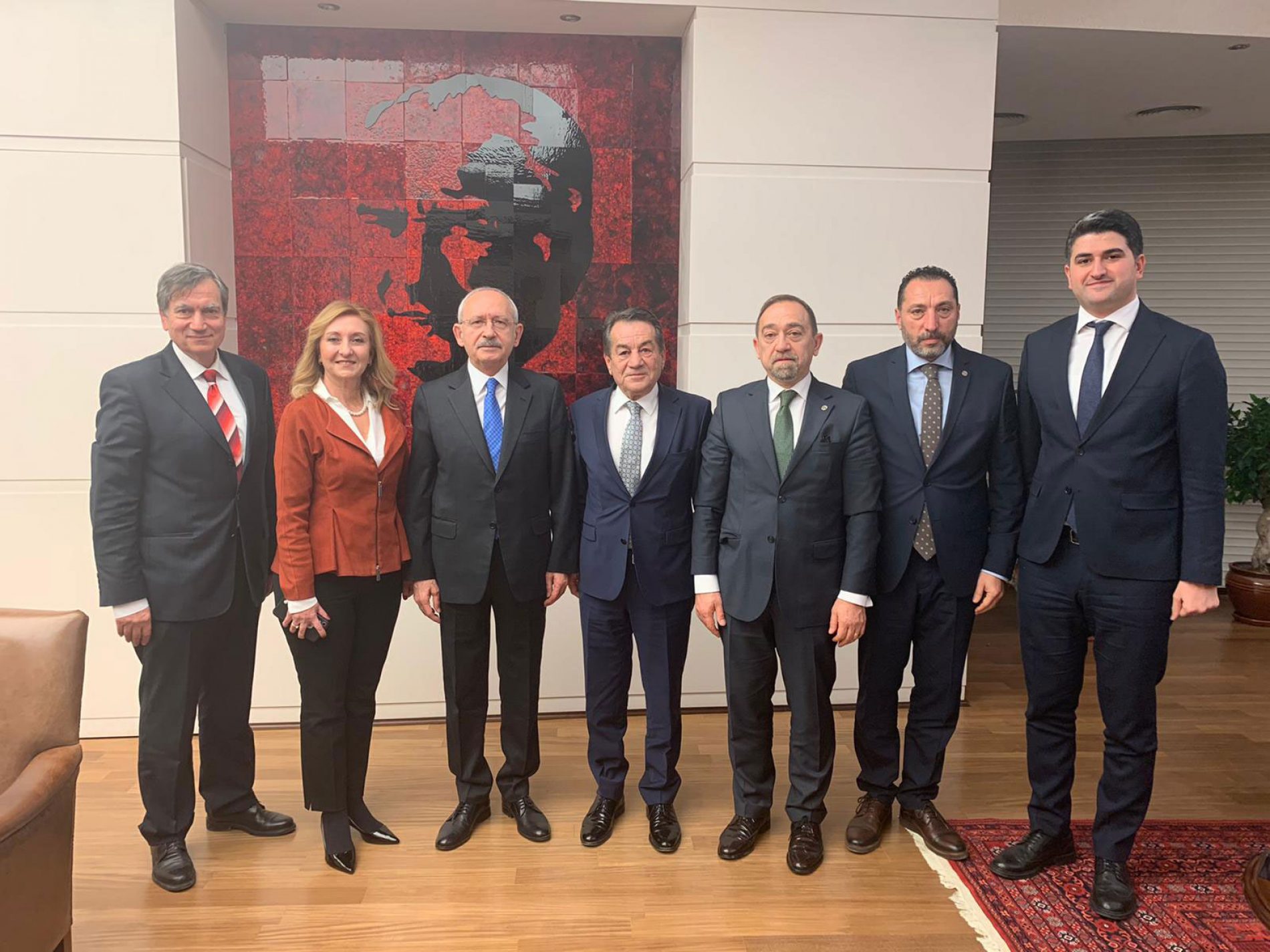 TBD Genel Başkanı Rahmi AKTEPE ve Ekibi, Cumhuriyet Halk Partisi Genel Başkanı Kemal Kılıçdaroğlu’nu makamında ziyaret etti