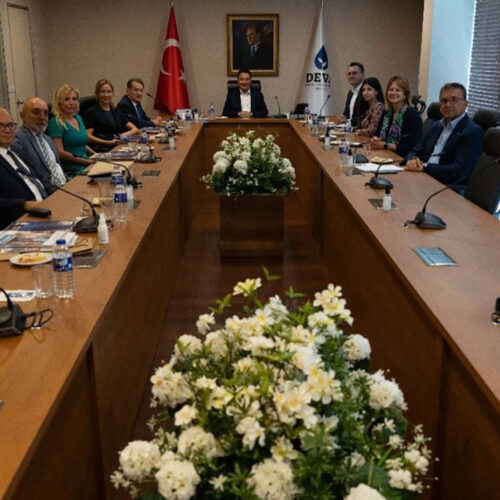 TBD Genel Başkanı Sayın Rahmi AKTEPE ve TBD Heyeti Deva Partisi Genel Başkanı Sayın Ali BABACAN’ı Makamında Ziyaret Etti
