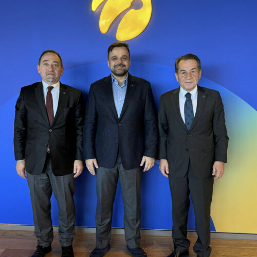 Türkiye Bilişim Derneği TURKCELL Genel Müdürü Sayın Dr. Ali Taha KOÇ’u Makamında Ziyaret Etti